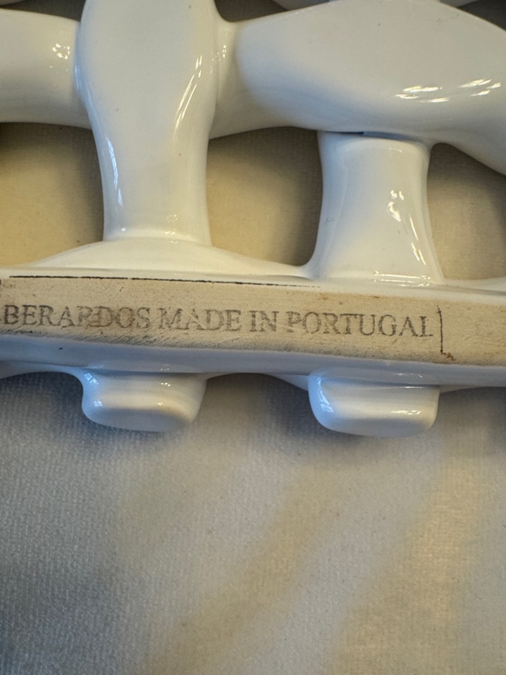 VTG! Berardos Made in Portugal White Woven Ceramic Trivet, approx 7.5in - Picture 3 of 3